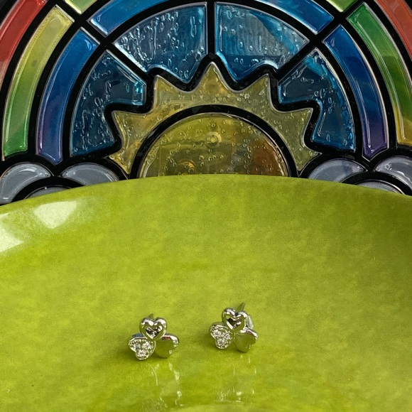 Lucky Silver Shamrock Clover Stud Earrings - Picture 5 of 7